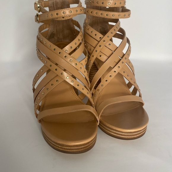 Vince Camuto - Picture 2 of 12